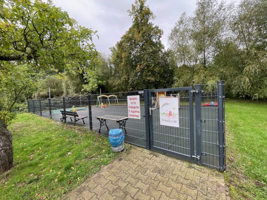 Aussenbereich Spielplatz